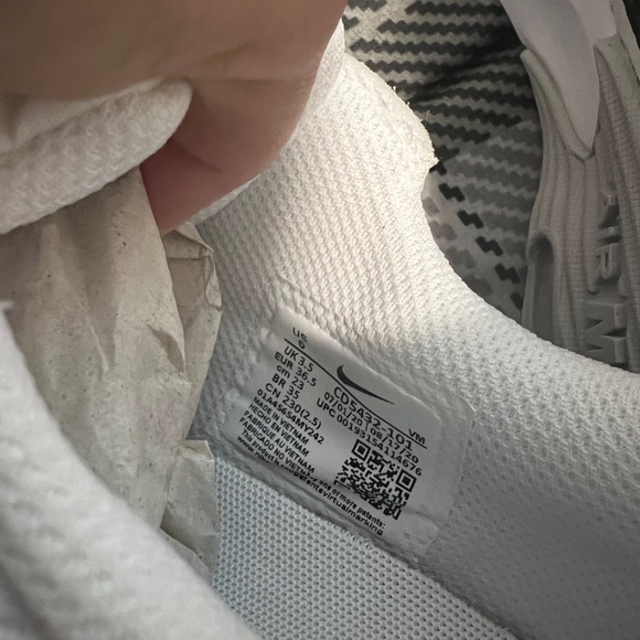 New with Tags Womens Nike Air Max Excee - Picture 6 of 6